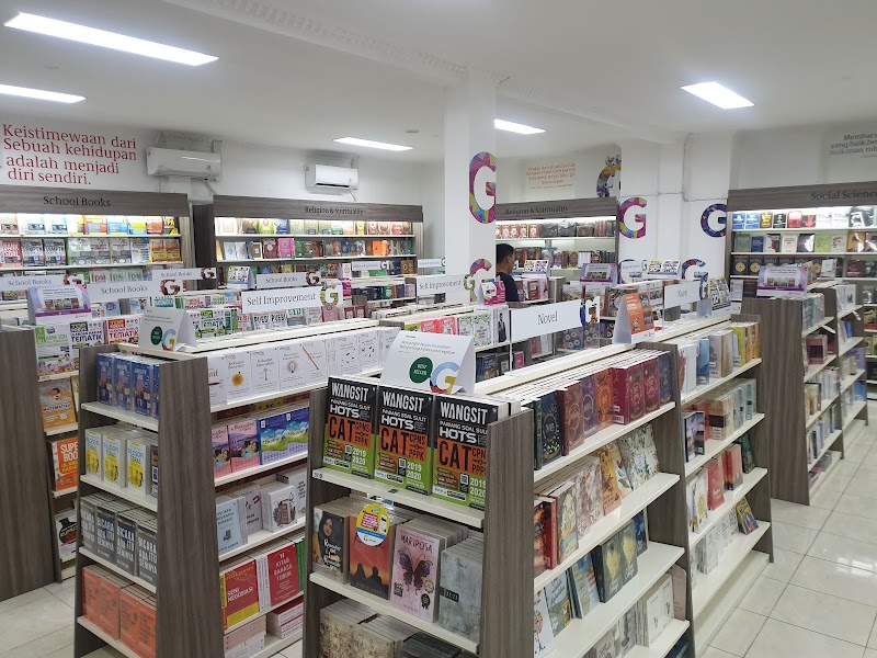 Buku Ananda: Jendela Literasi di Hati Kota Cilacap
